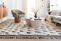 Loloi Rugs Khalid Collection Rug in Natural, Black - 4 x 6 feet